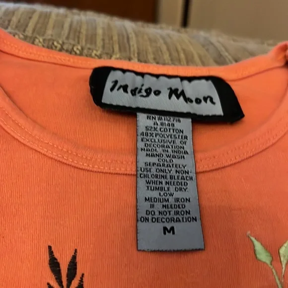 Fall Embroidered T-shirt sz. M - Picture 2 of 3